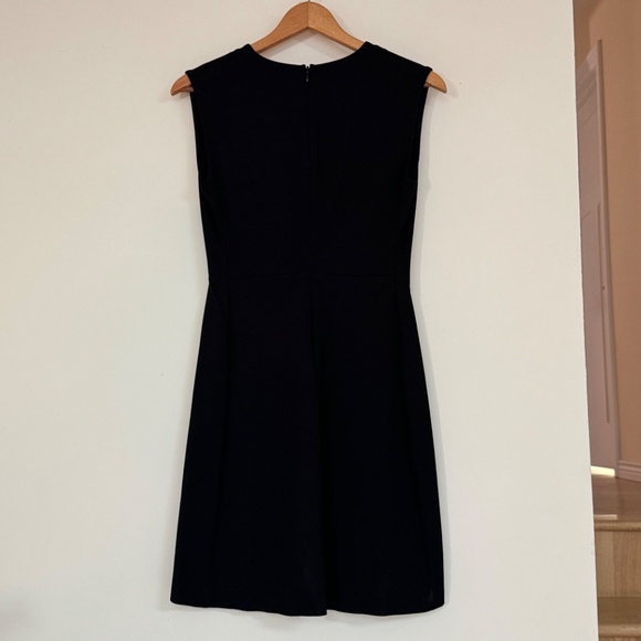 Everlane Sleeveless V-Neck Fittec Dress Black 2 EUC LBD - Picture 8 of 12
